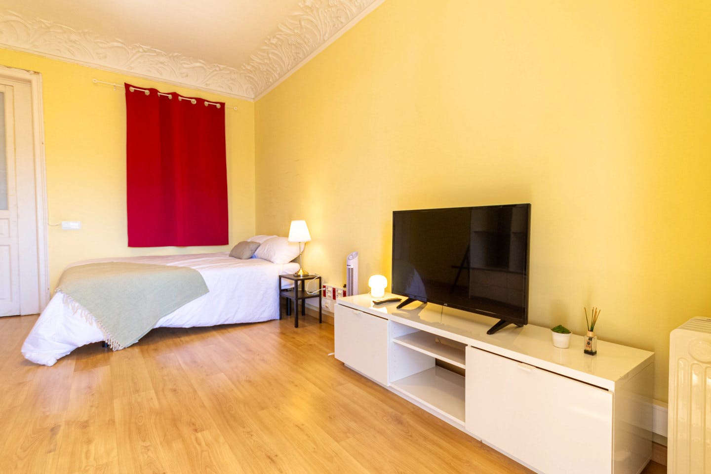 Brilliant apartment nearby the Hospital Clínic Metro Station