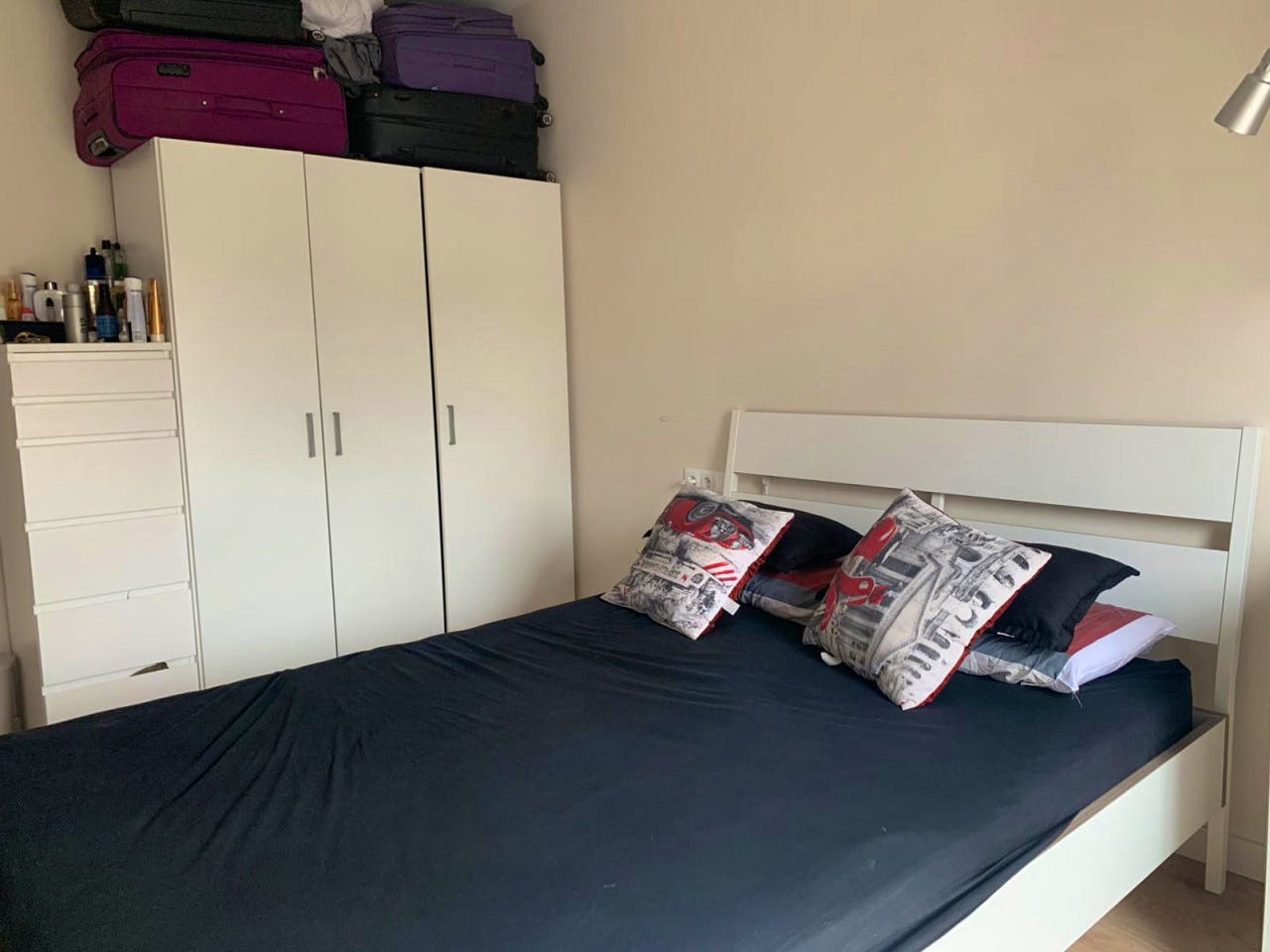 Renovated apartment near Urgell Metro Station