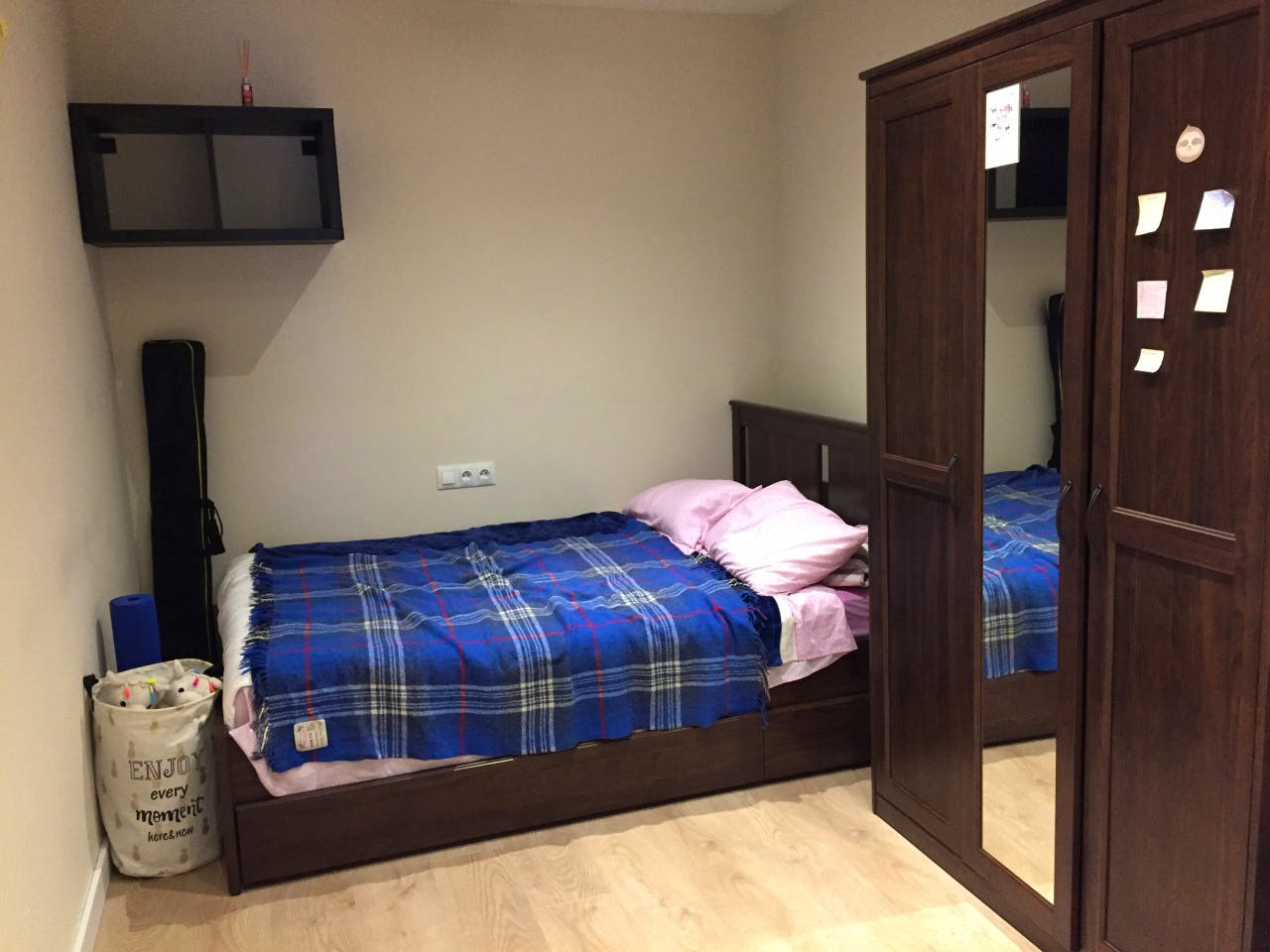 Renovated apartment near Urgell Metro Station