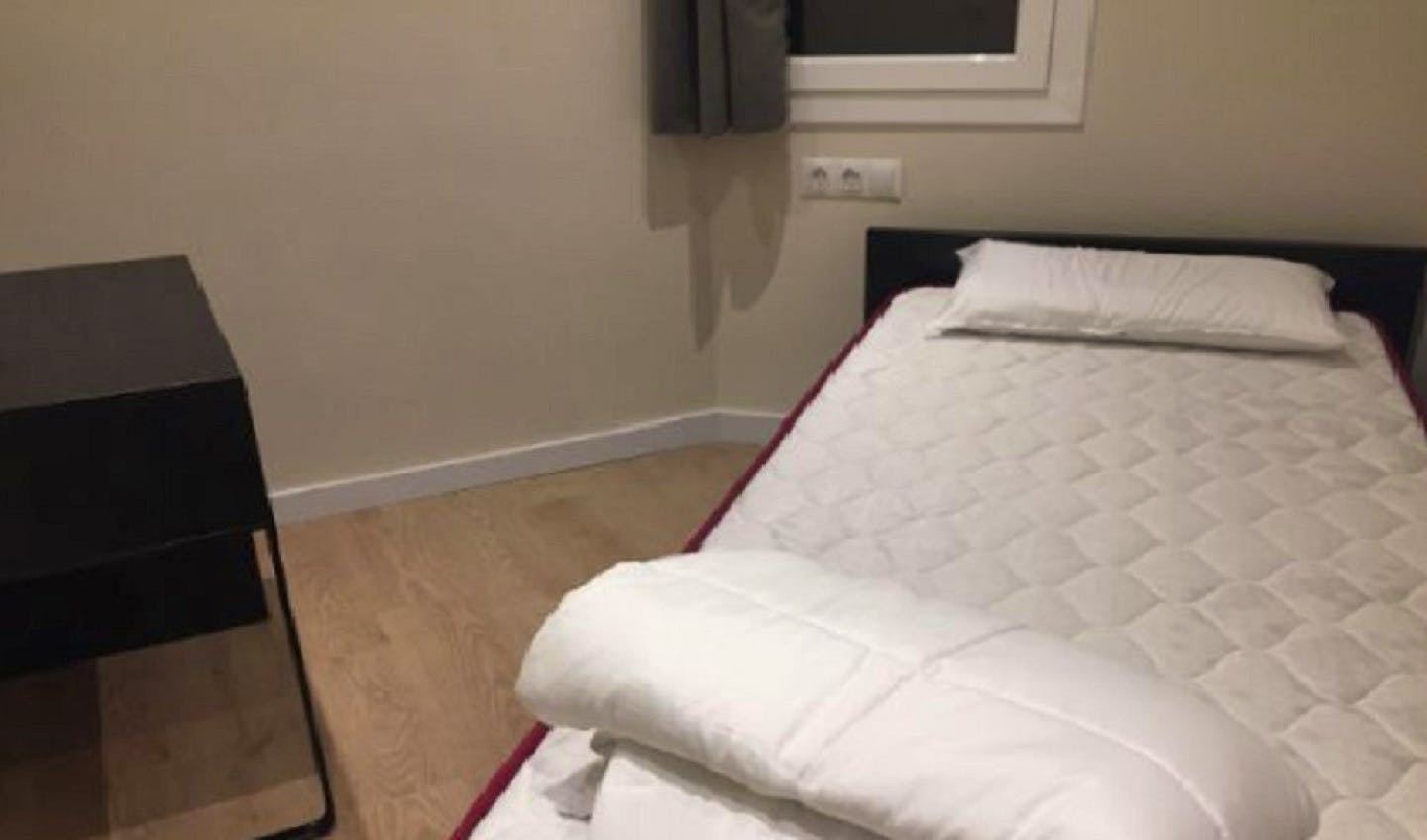 Renovated apartment near Urgell Metro Station