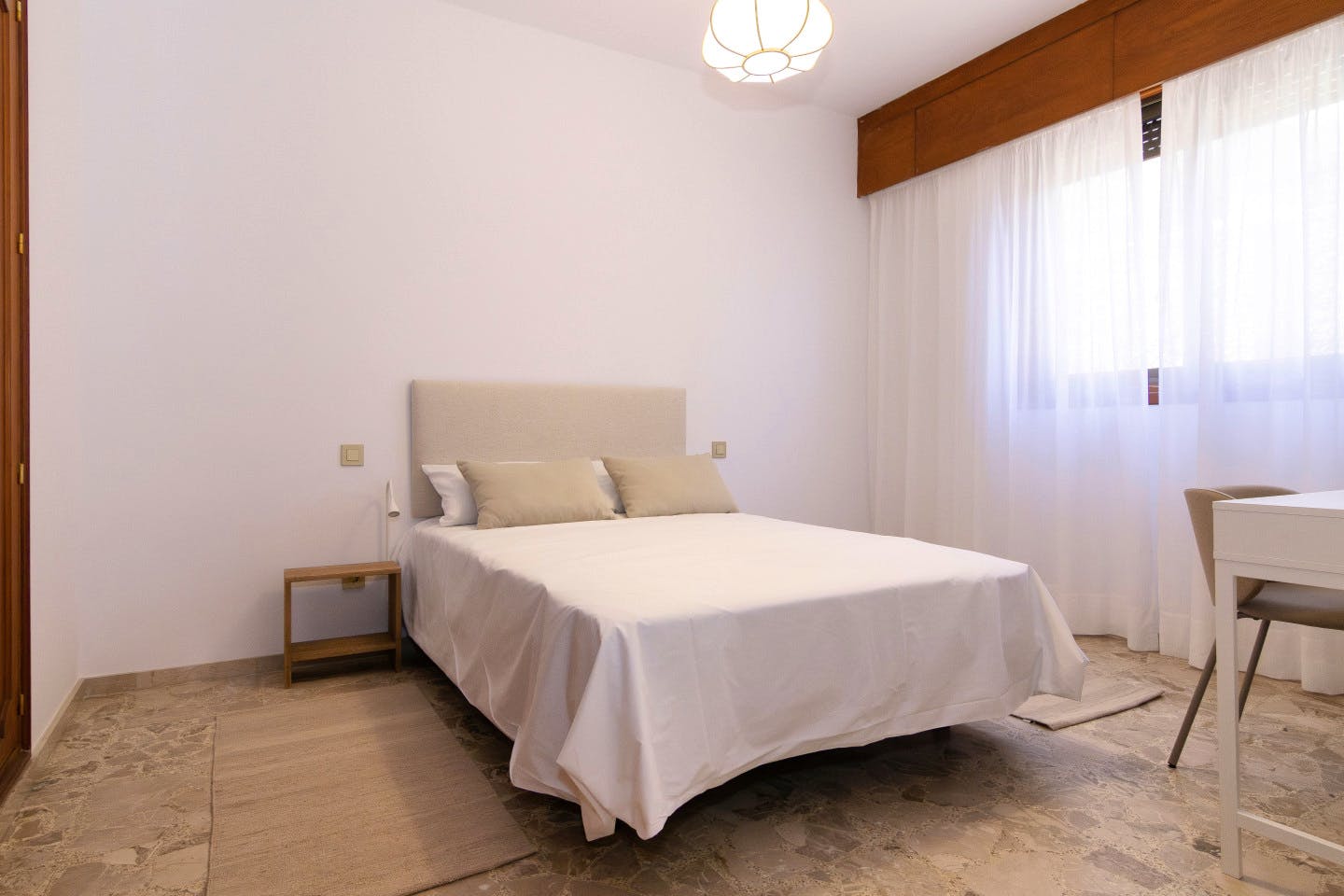 Vibrant house near Paseo de La Cornisa Bus Station
