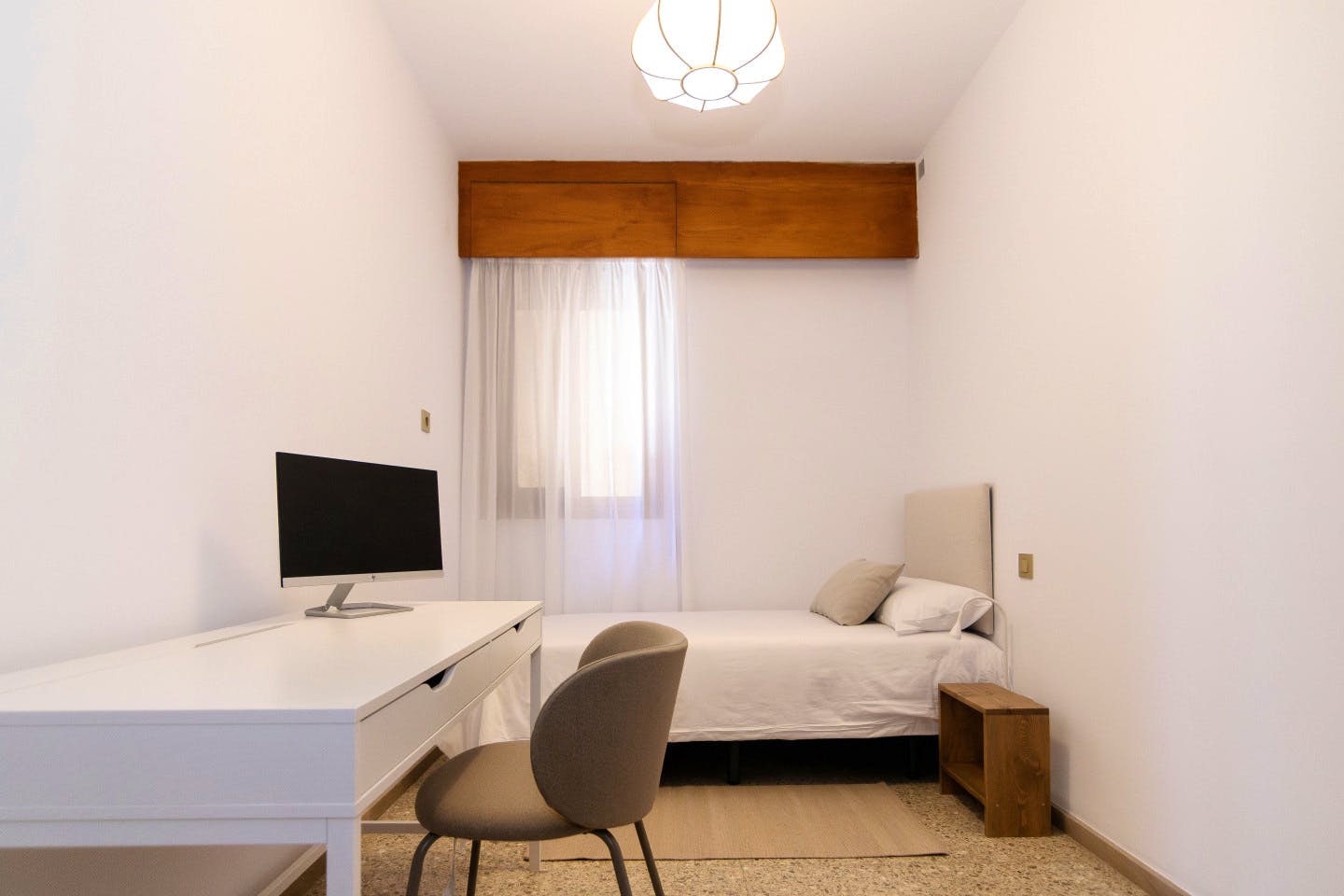 Vibrant house near Paseo de La Cornisa Bus Station
