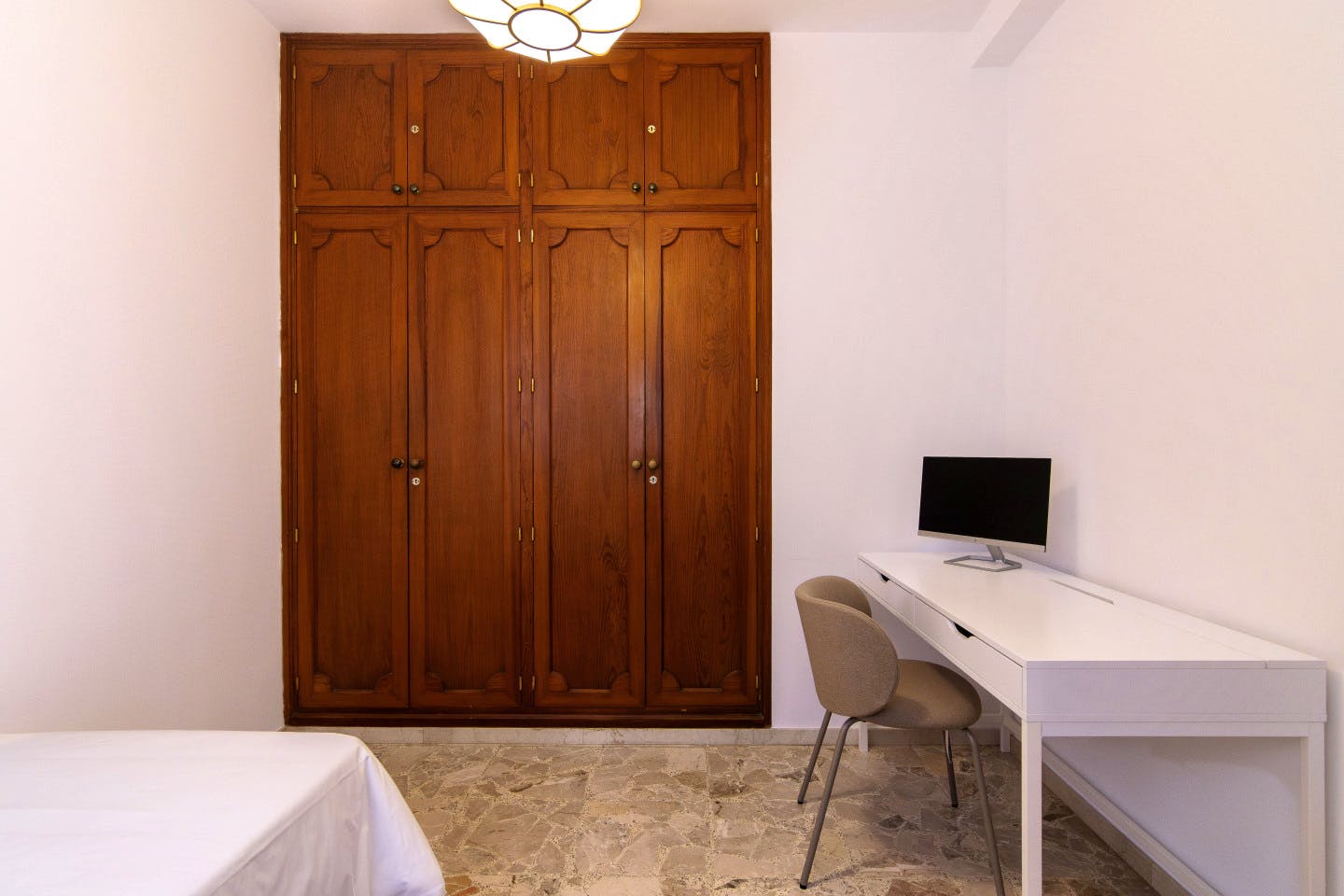Vibrant house near Paseo de La Cornisa Bus Station