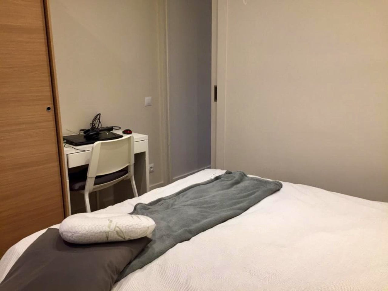 Modern Coliving Space with Private Baths in L'Eixample Near Universities