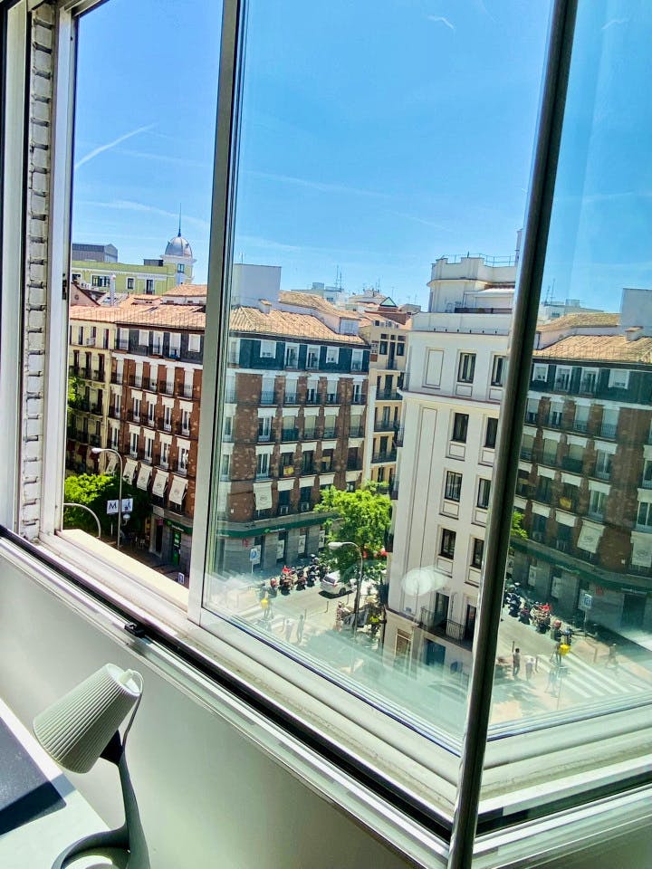 Modern 7-Room Coliving Space in Prime Salamanca Near Retiro Park