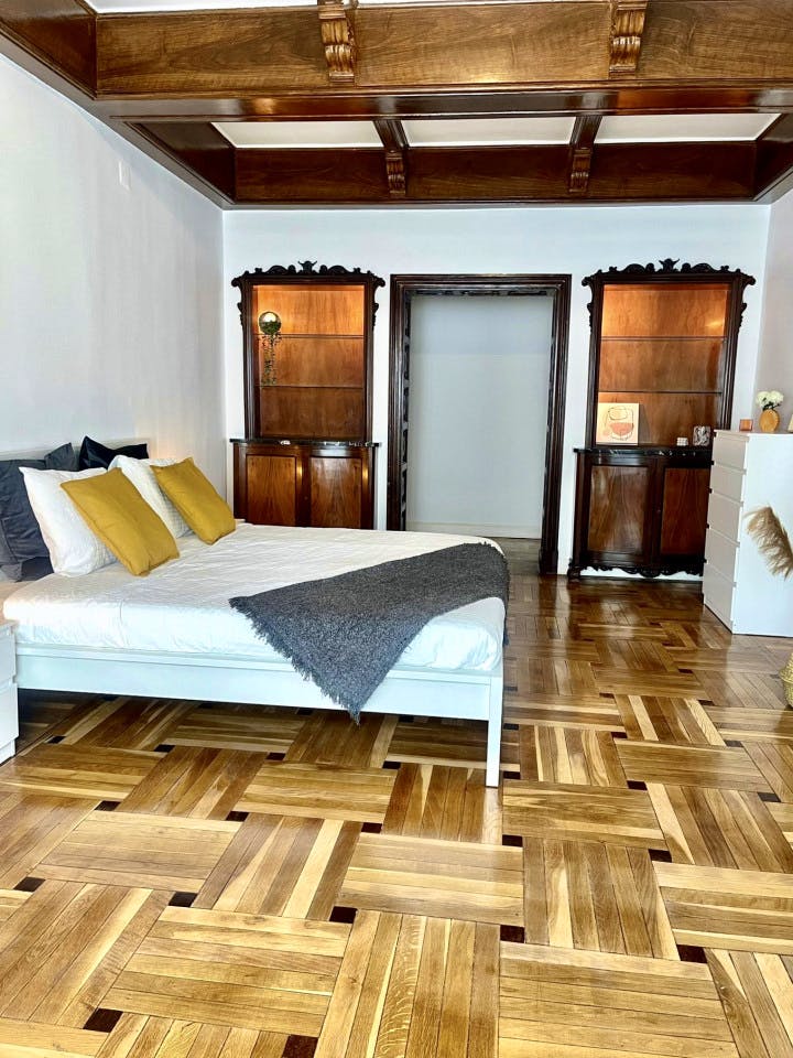 Modern 7-Room Coliving Space in Prime Salamanca Near Retiro Park