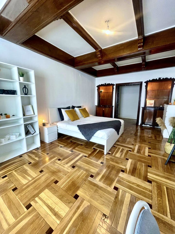 Modern 7-Room Coliving Space in Prime Salamanca Near Retiro Park