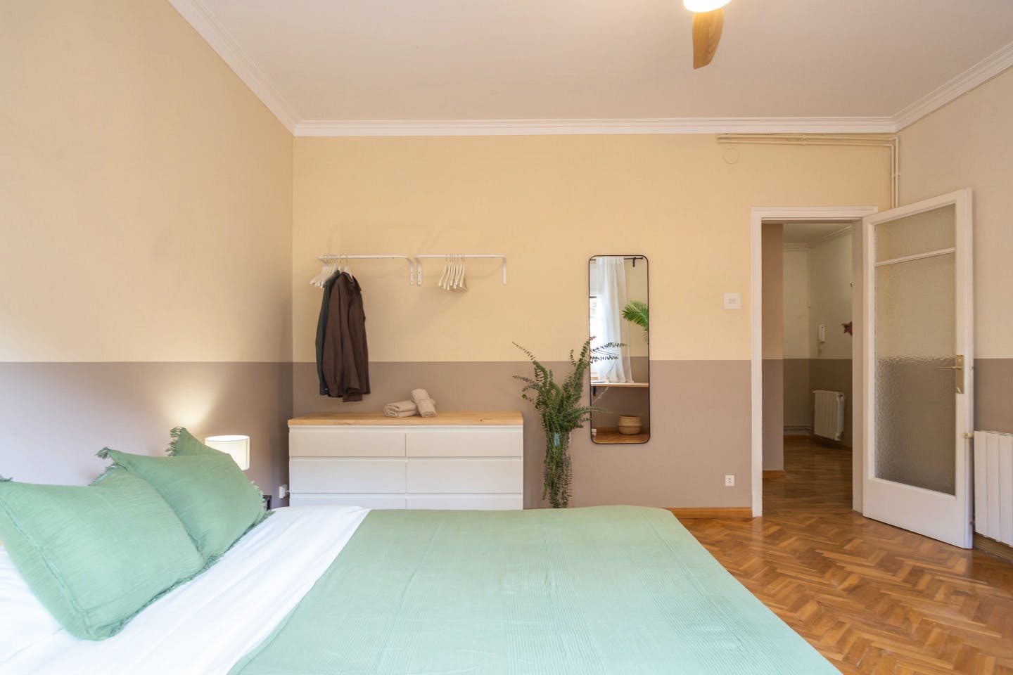 Elegant Coliving Space in Prime Sant Gervasi with Scenic Surroundings