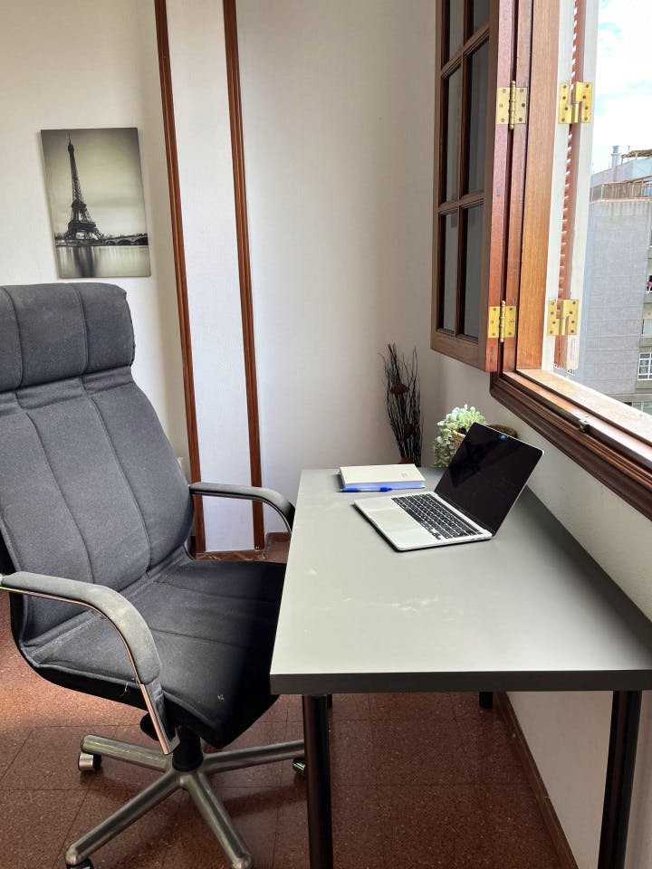 Spacious Coliving Oasis for Nomads in Lively Santa Catalina