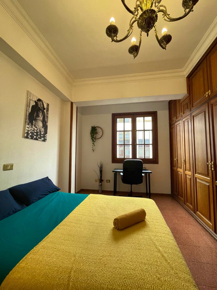 Spacious Coliving Oasis for Nomads in Lively Santa Catalina