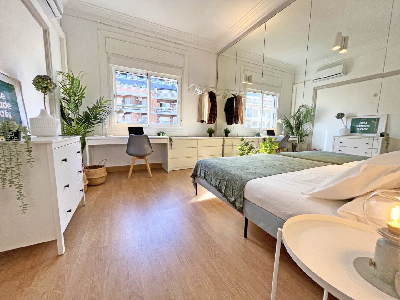 Spacious Designer Coliving Flat with Balcony in Iconic L'Eixample