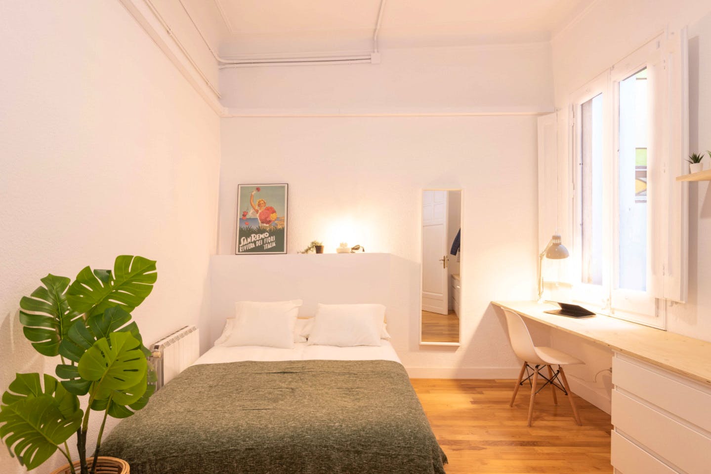 Elegant Coliving Space with High Ceilings in Vibrant Gràcia Neighborhood