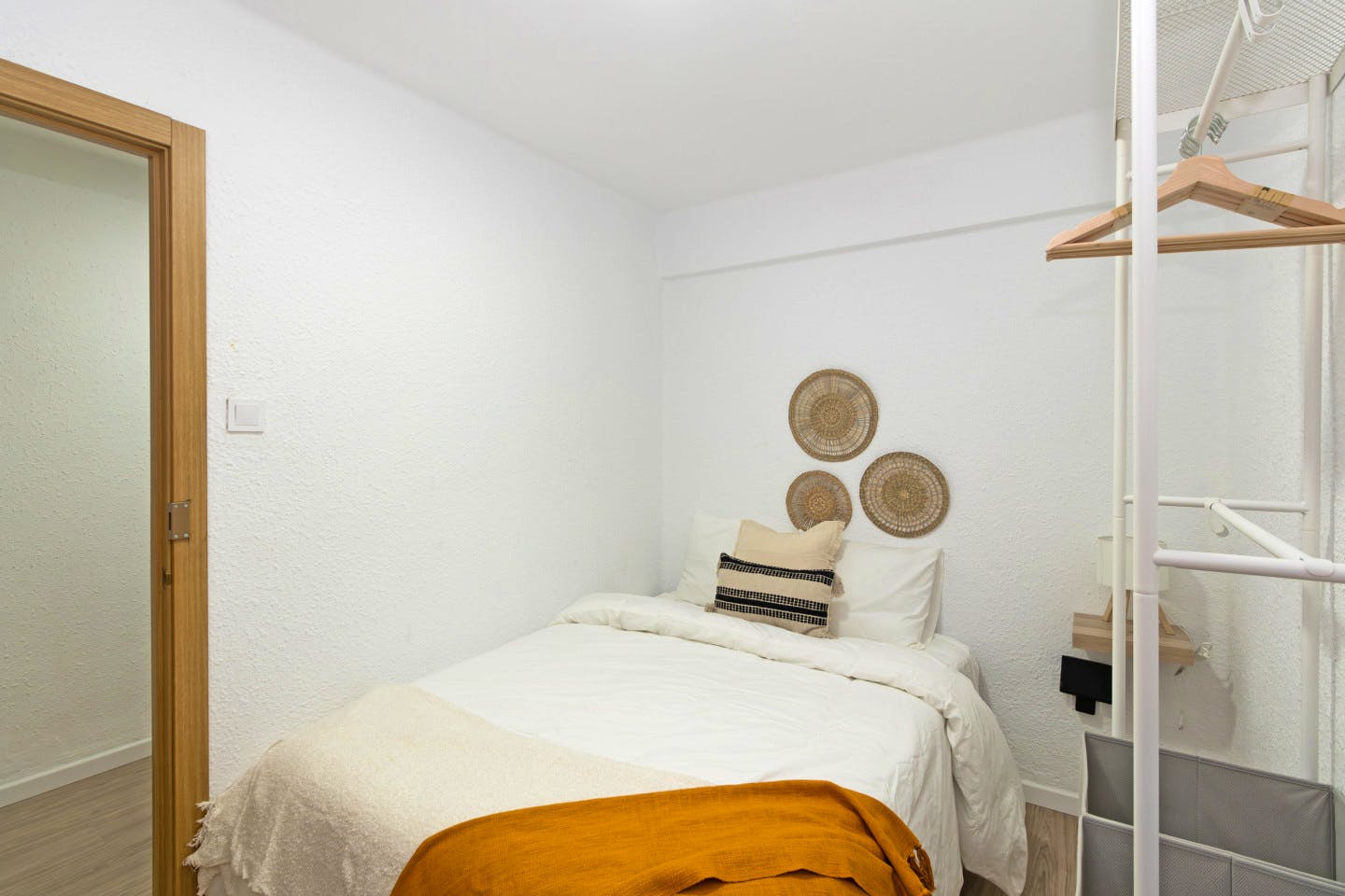 Vibrant Coliving Community in Coastal Poblados Marítimos, Valencia