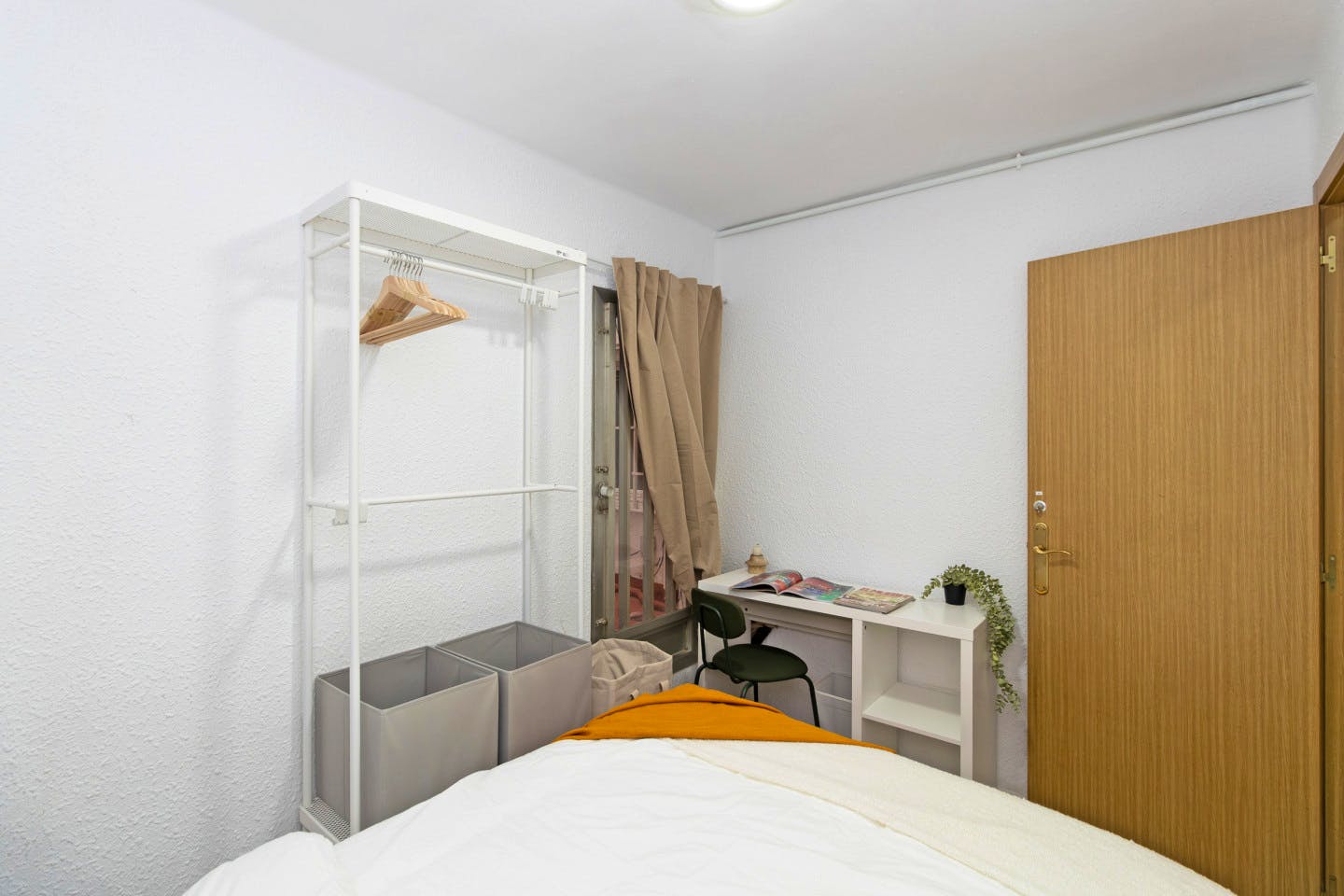 Vibrant Coliving Community in Coastal Poblados Marítimos, Valencia