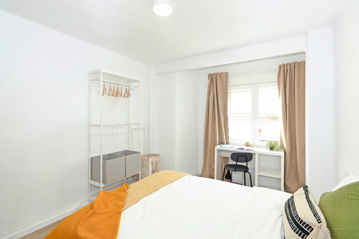 Vibrant Coliving Community in Coastal Poblados Marítimos, Valencia
