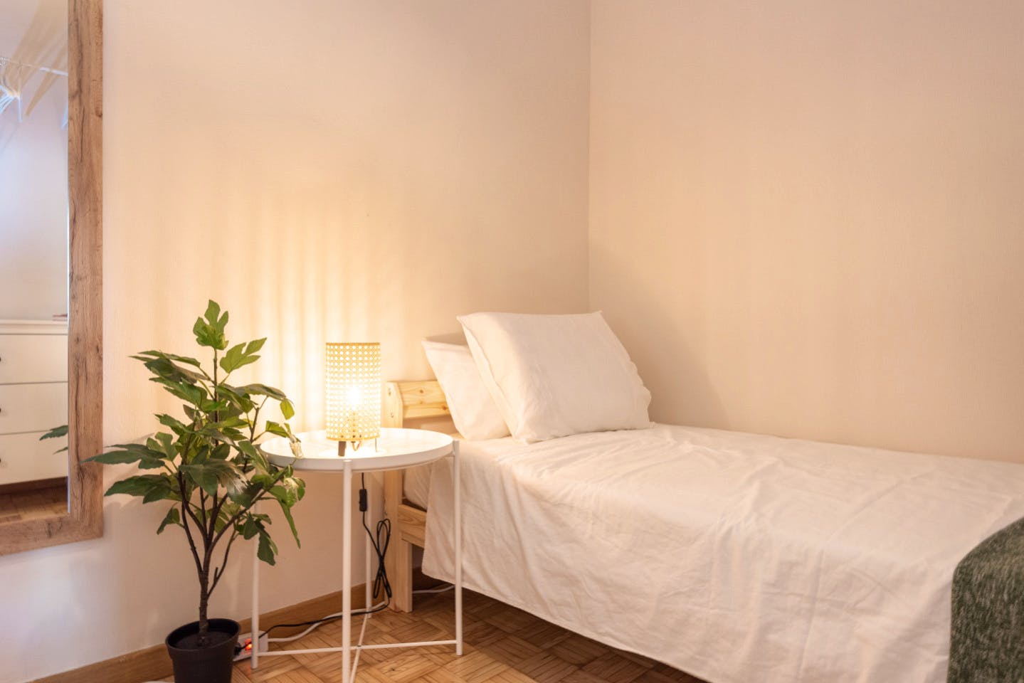 Spacious Designer Coliving Flat with Concierge in Vibrant Eixample