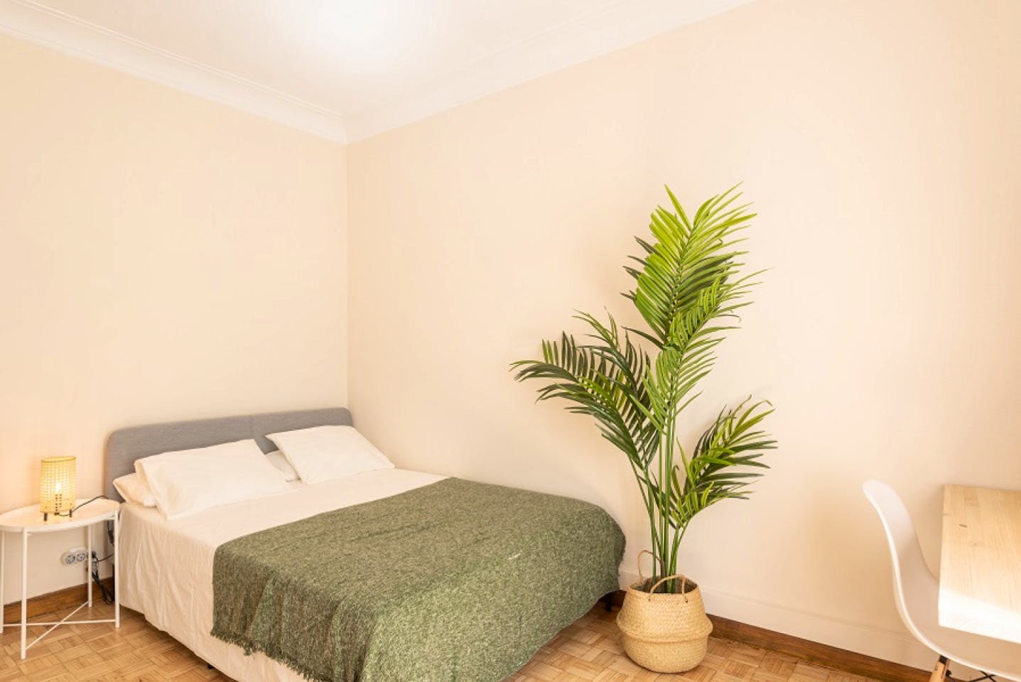 Spacious Designer Coliving Flat with Concierge in Vibrant Eixample