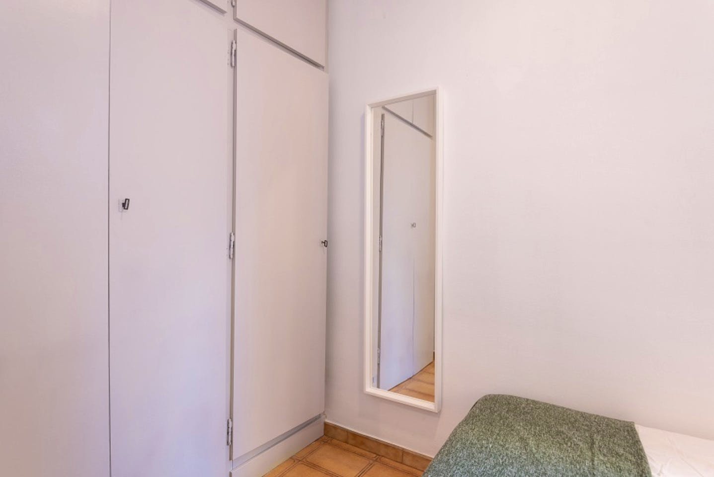 Spacious Designer Coliving Flat with Balcony in Iconic L'Eixample