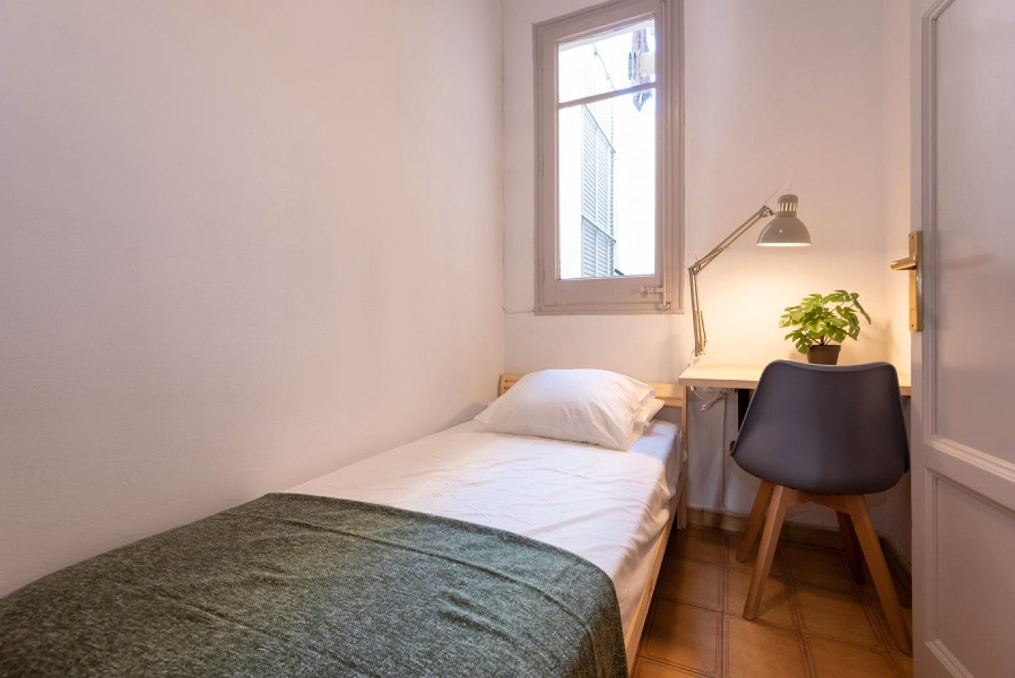 Spacious Designer Coliving Flat with Balcony in Iconic L'Eixample