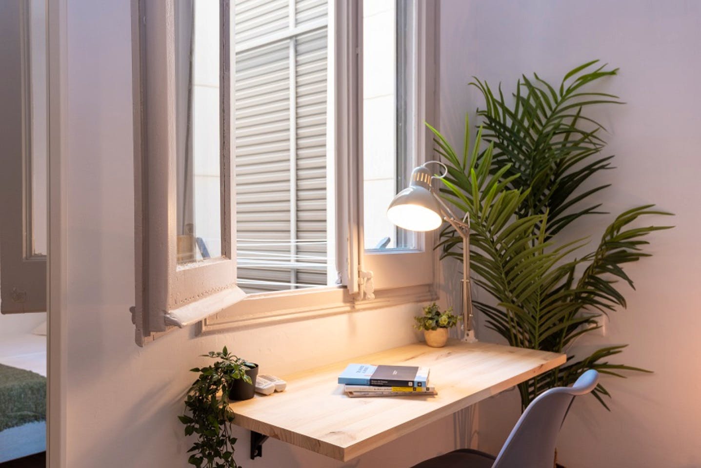 Spacious Designer Coliving Flat with Balcony in Iconic L'Eixample