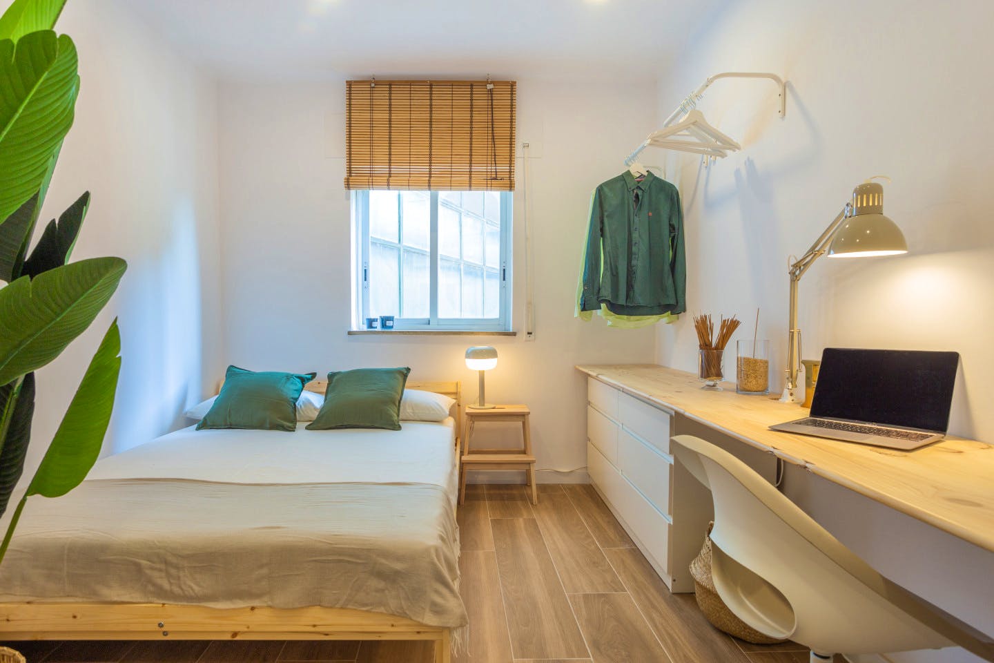 Stylish Coliving in Prime Sants-Montjuïc with Modern Amenities and Cultural Richness