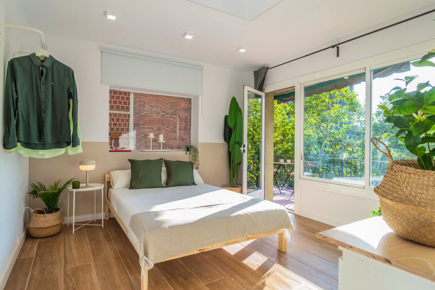 Stylish Coliving in Prime Sants-Montjuïc with Modern Amenities and Cultural Richness