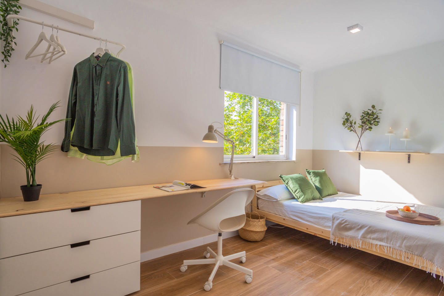 Stylish Coliving in Prime Sants-Montjuïc with Modern Amenities and Cultural Richness