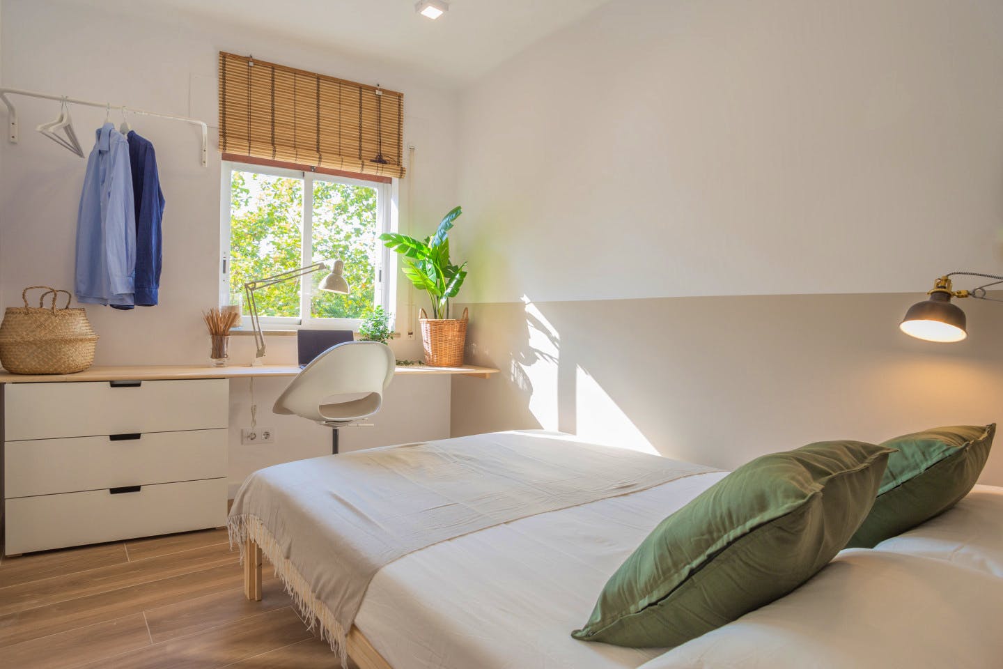 Stylish Coliving in Prime Sants-Montjuïc with Modern Amenities and Cultural Richness