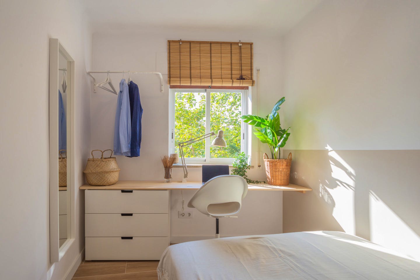Stylish Coliving in Prime Sants-Montjuïc with Modern Amenities and Cultural Richness