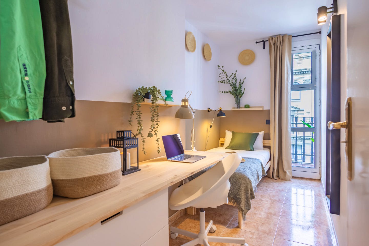 Chic Coliving Apartment in Prime L'Eixample, Steps from Culture and Cuisine