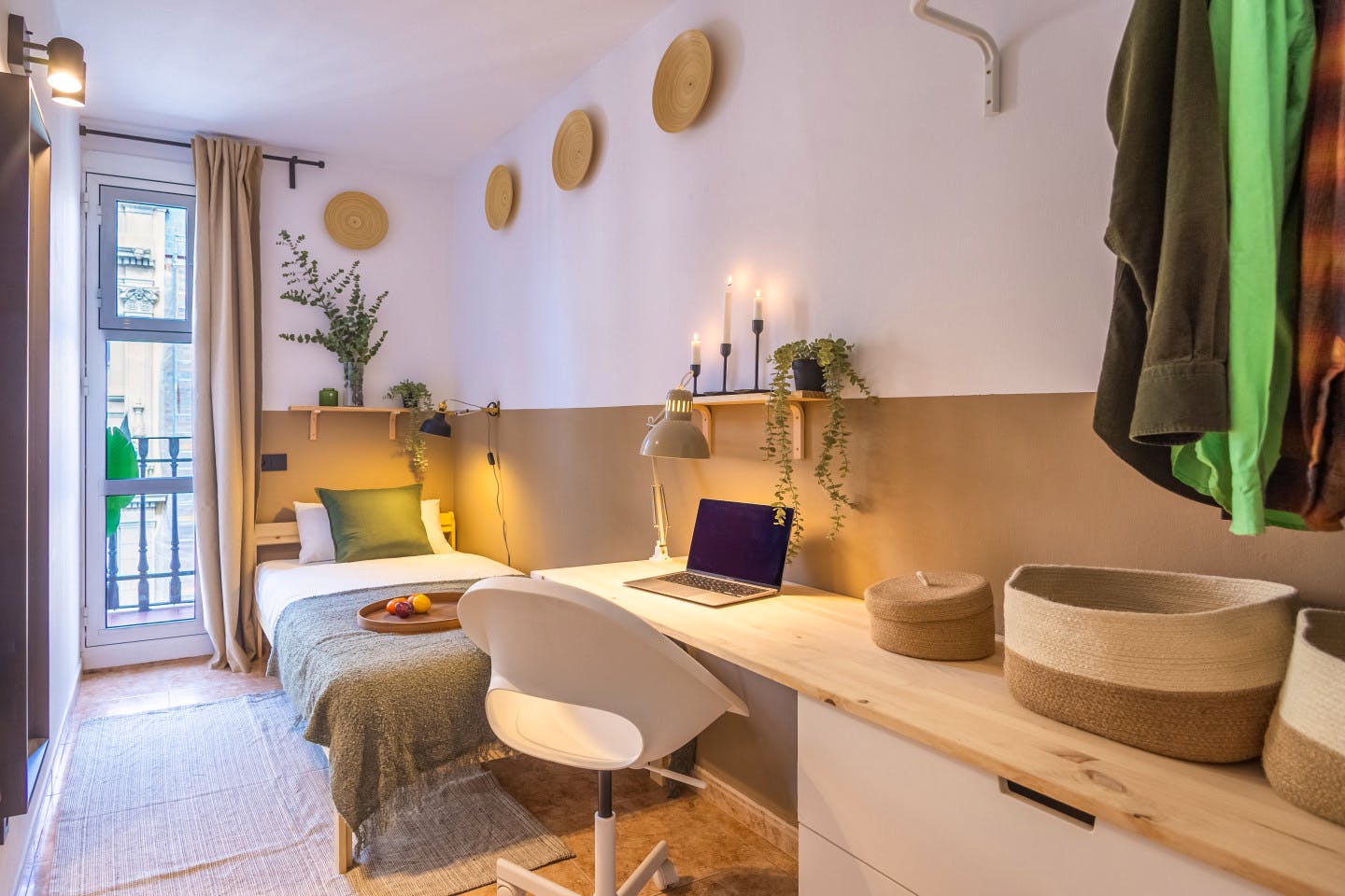 Chic Coliving Apartment in Prime L'Eixample, Steps from Culture and Cuisine