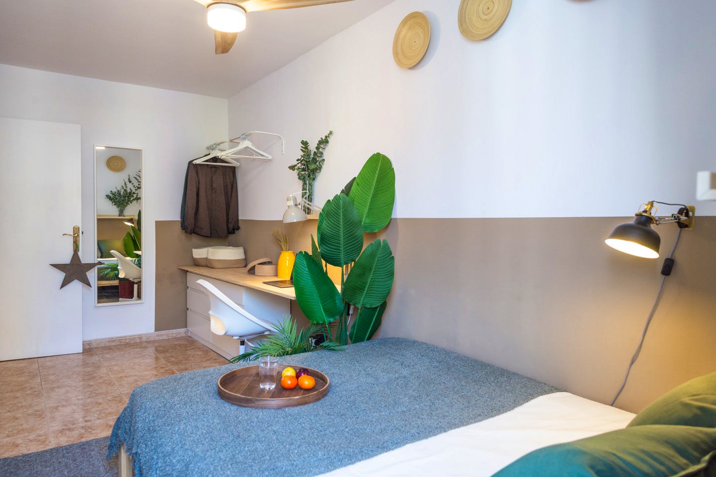 Chic Coliving Apartment in Prime L'Eixample, Steps from Culture and Cuisine