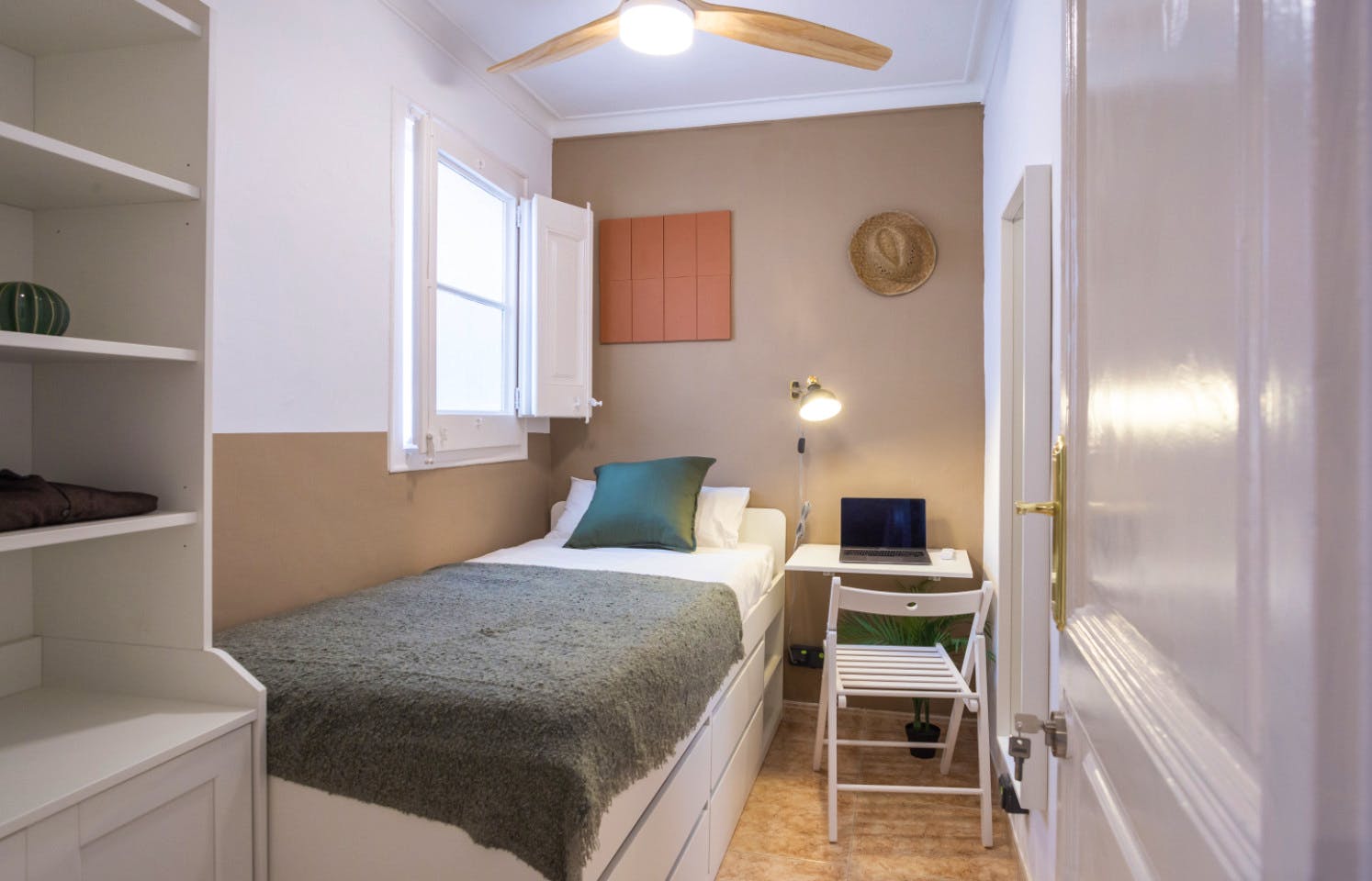 Chic Coliving Apartment in Prime L'Eixample, Steps from Culture and Cuisine