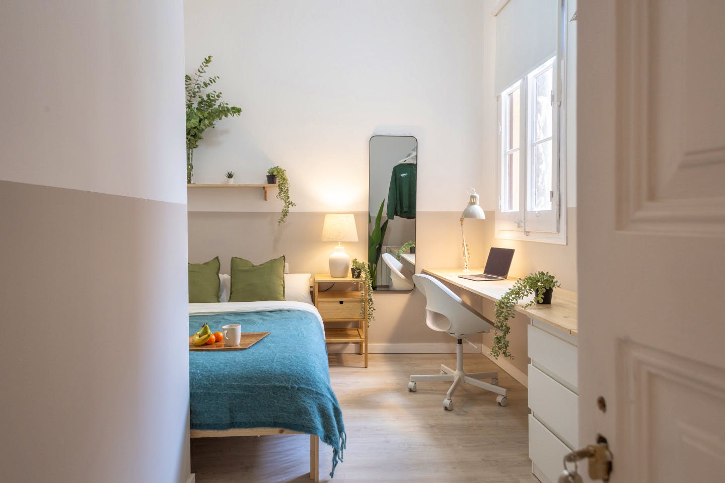 Modern Coliving Oasis with Vintage Charm in Authentic Sant Andreu