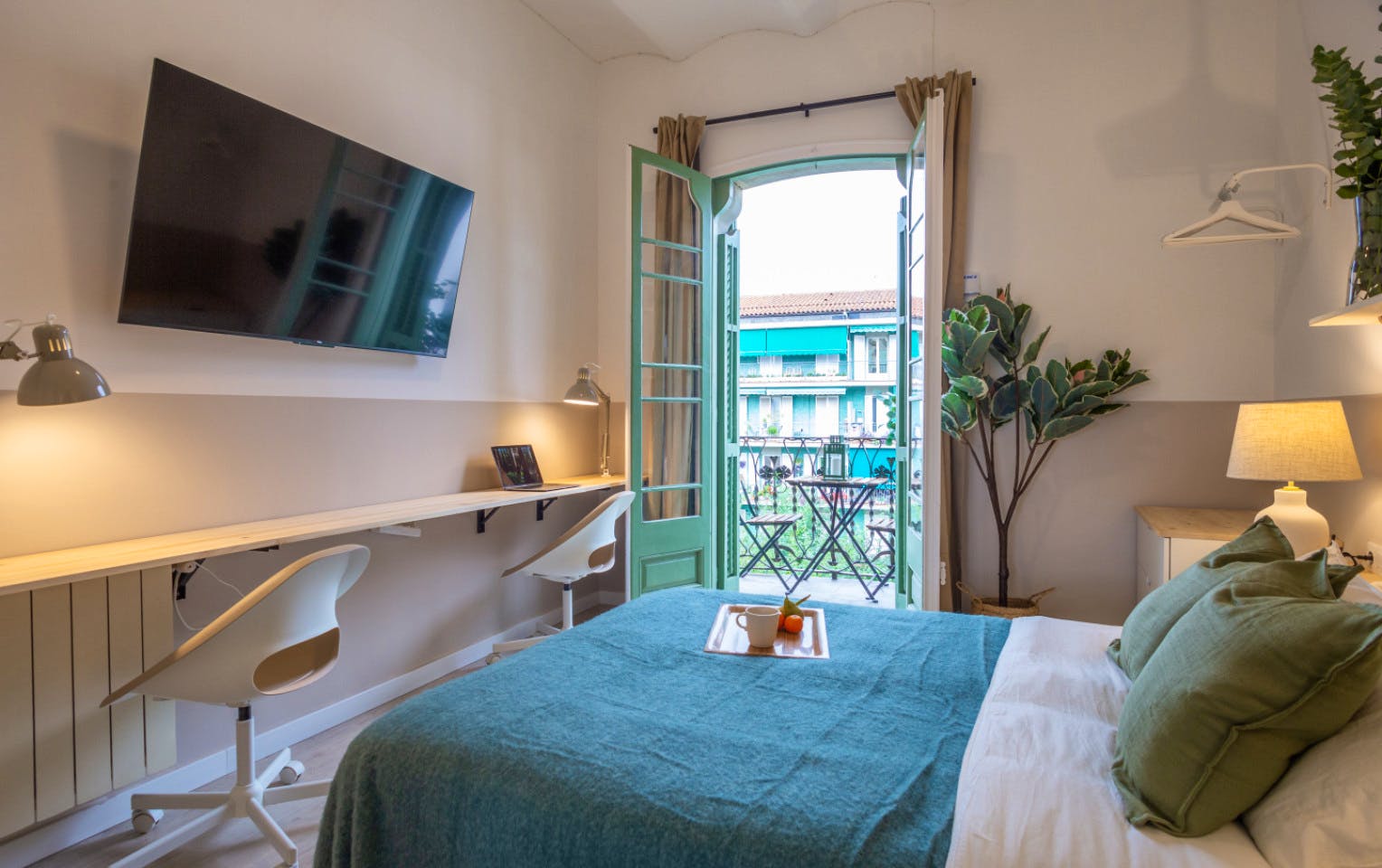 Modern Coliving Oasis with Vintage Charm in Authentic Sant Andreu