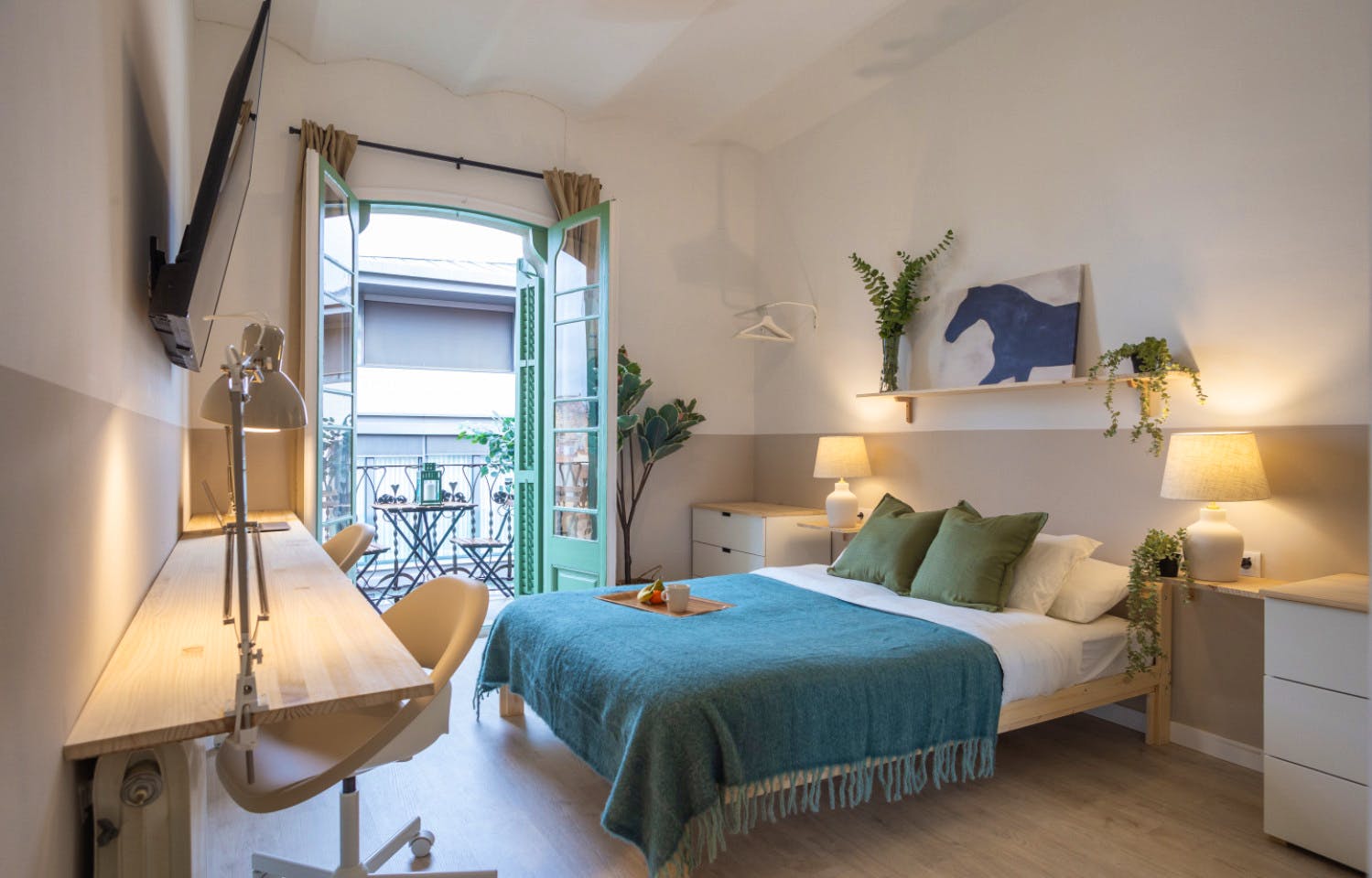 Modern Coliving Oasis with Vintage Charm in Authentic Sant Andreu