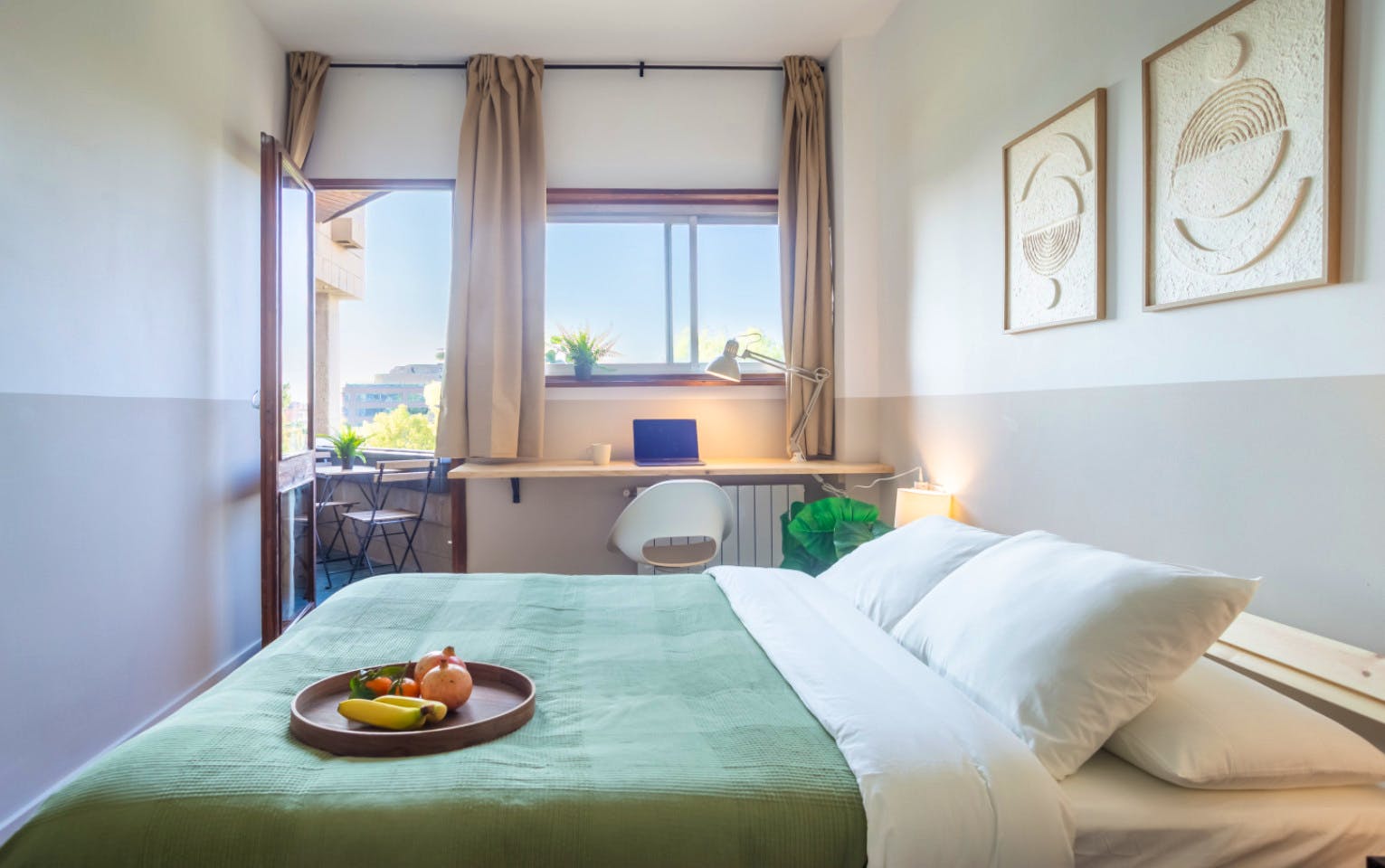 Brightly Renovated Coliving Space with Scenic Views in Elegant Sarrià-Sant Gervasi