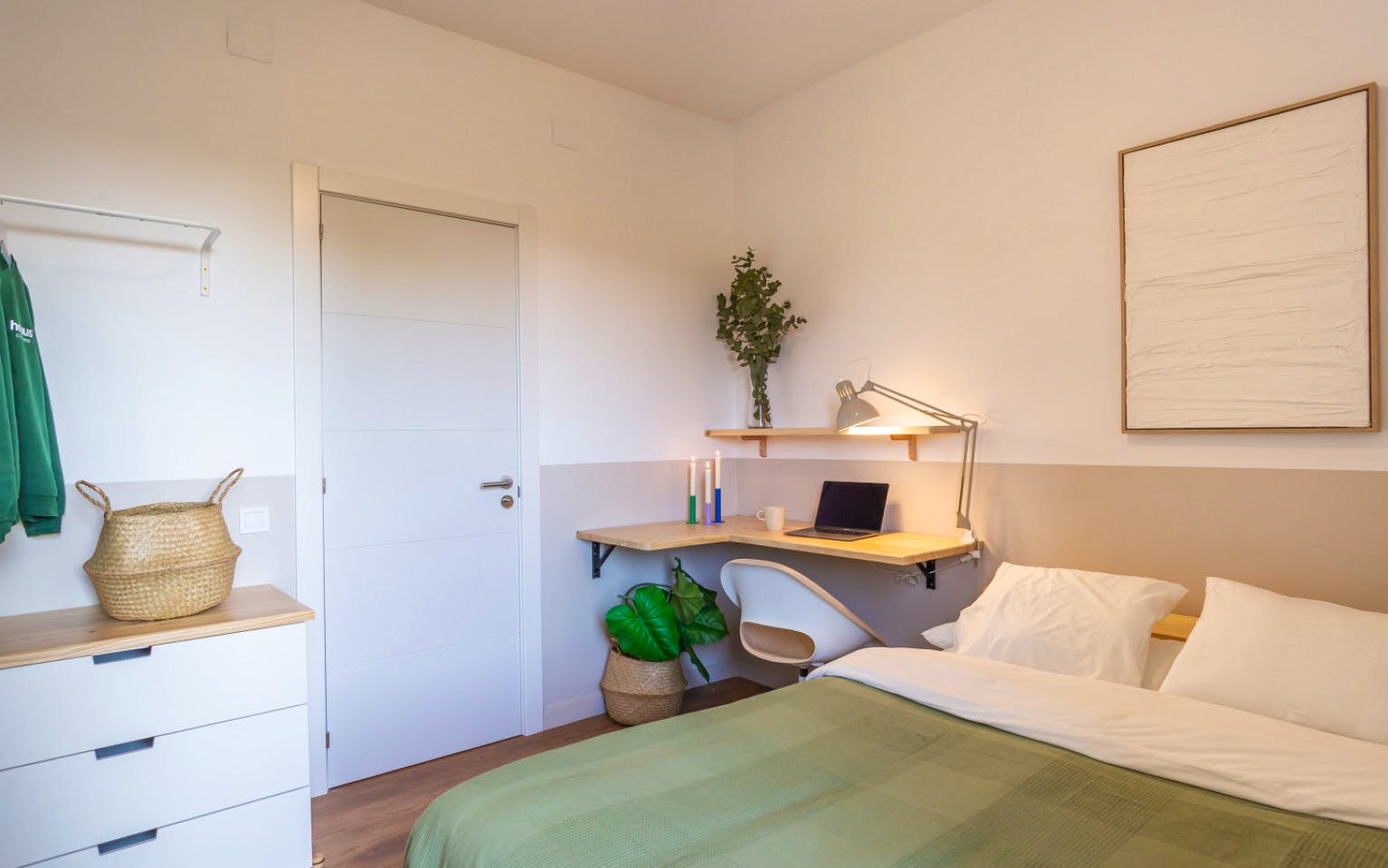 Brightly Renovated Coliving Space with Scenic Views in Elegant Sarrià-Sant Gervasi