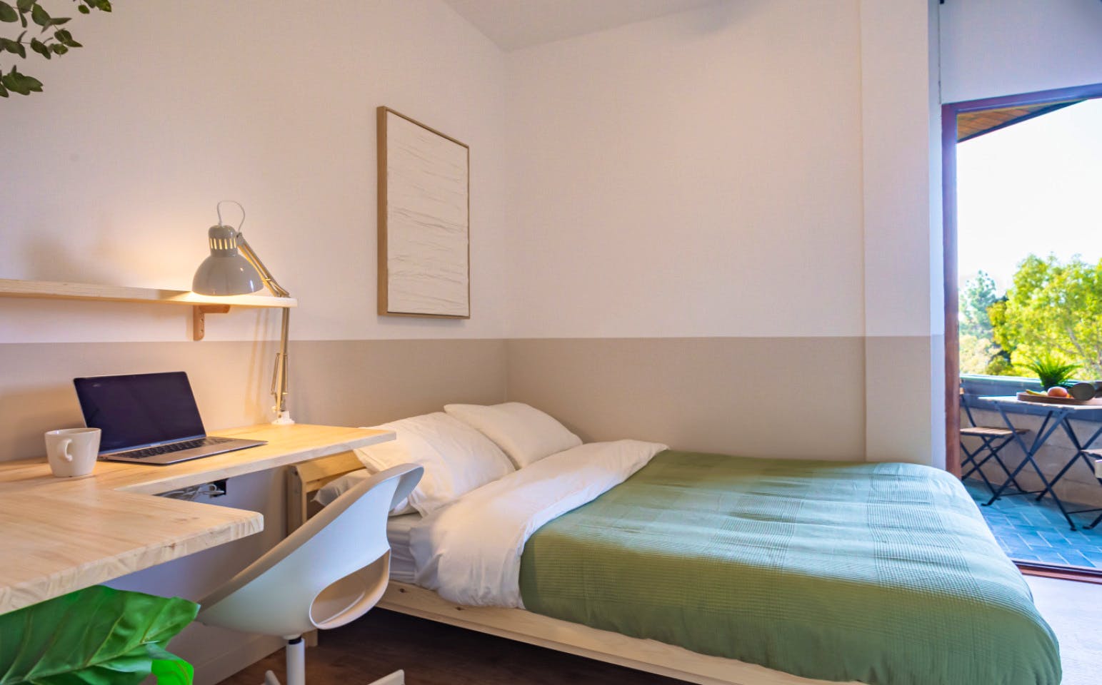 Brightly Renovated Coliving Space with Scenic Views in Elegant Sarrià-Sant Gervasi
