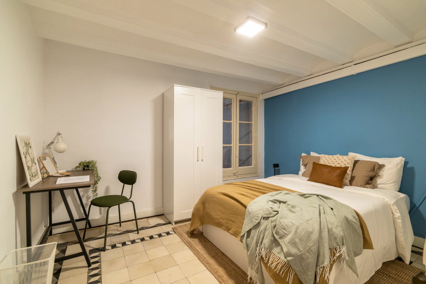 Modern Coliving Room in the Heart of Vibrant Ciutat Vella, Barcelona