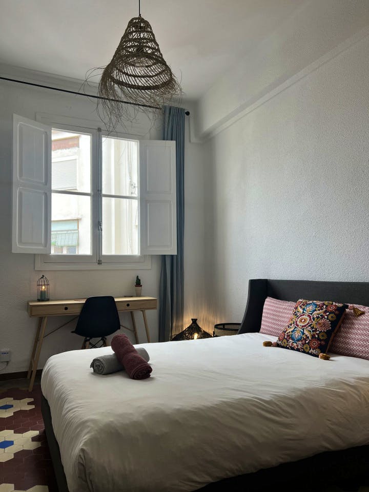 Vibrant Coliving Community for Digital Nomads in Central Valencia's L'Eixample