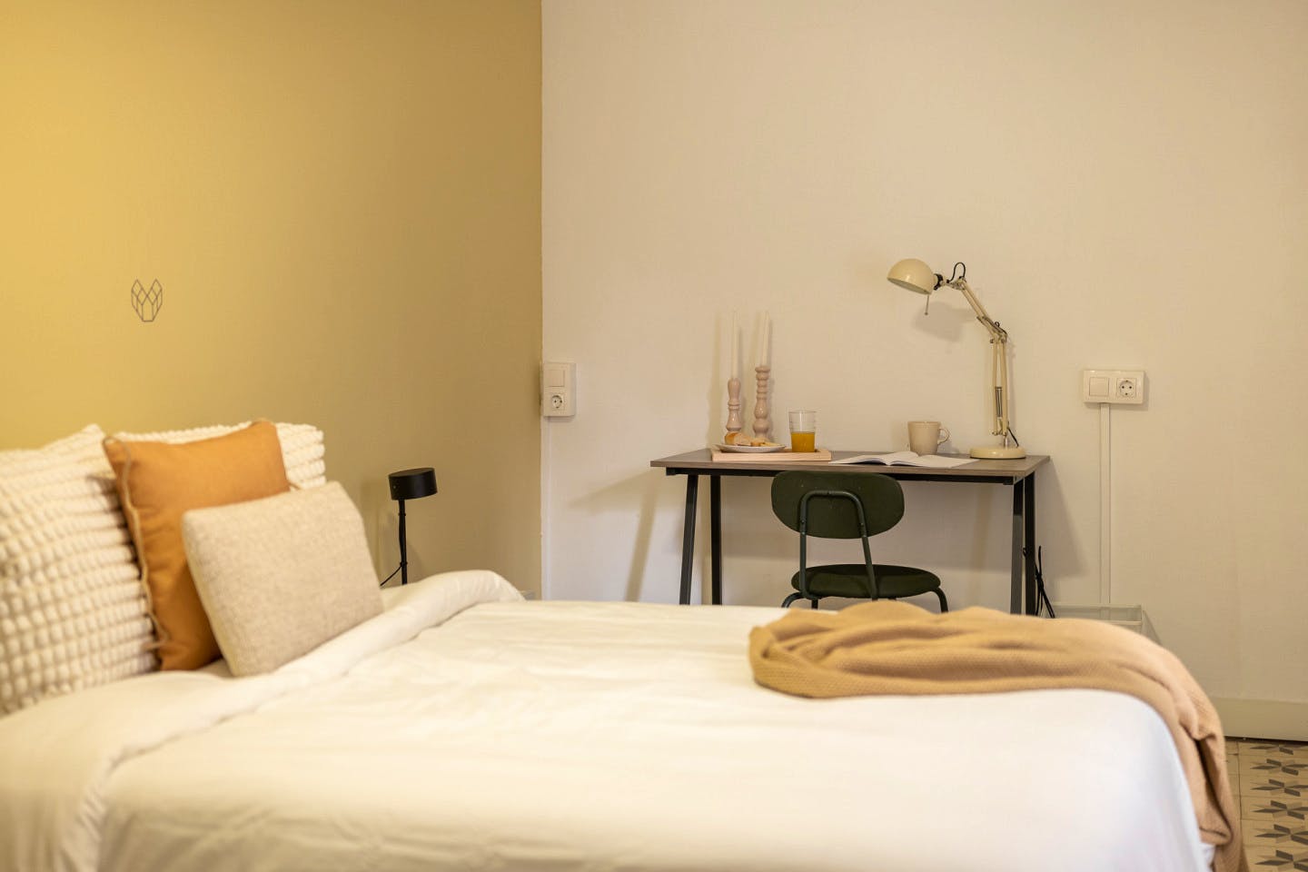 Modern Coliving Room in the Heart of Vibrant Ciutat Vella, Barcelona