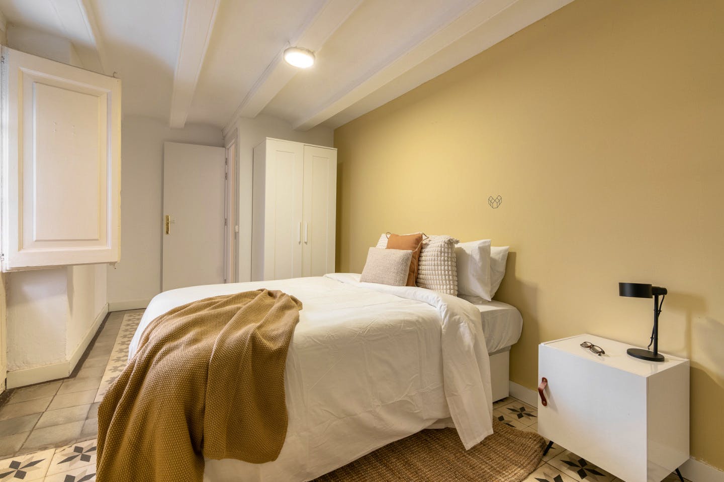 Modern Coliving Room in the Heart of Vibrant Ciutat Vella, Barcelona