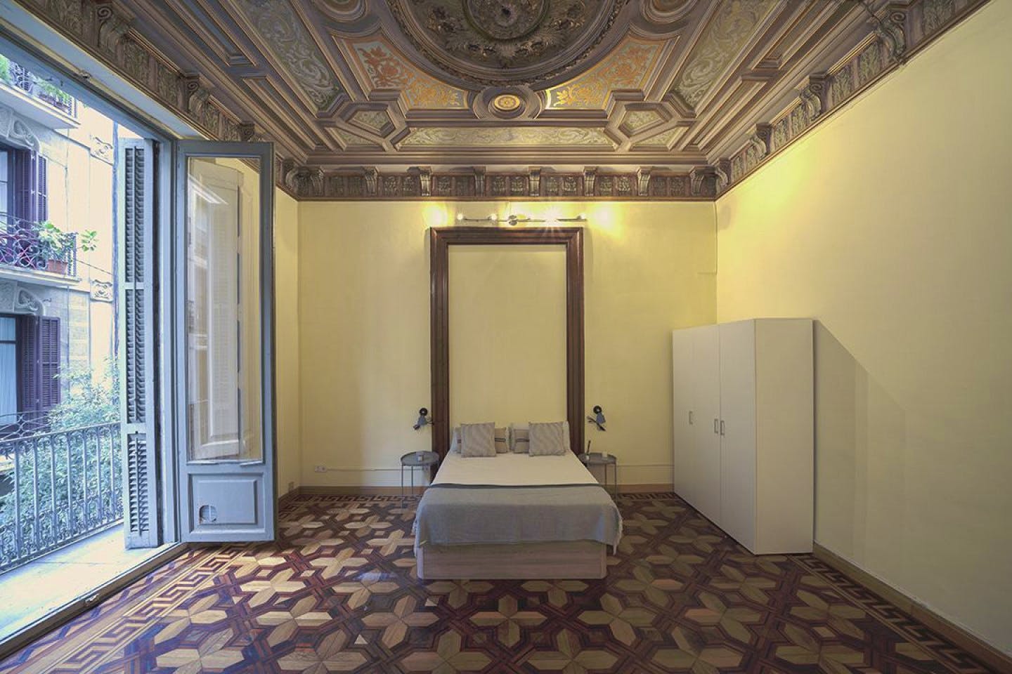 Modern Coliving Room in the Heart of Vibrant Ciutat Vella, Barcelona