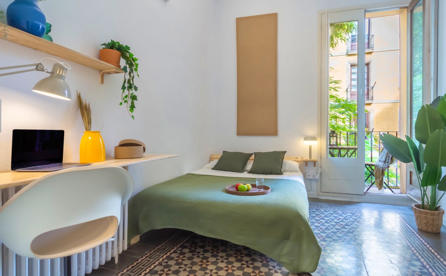 Spacious Designer Coliving Flat in Historic Ciutat Vella, Barcelona