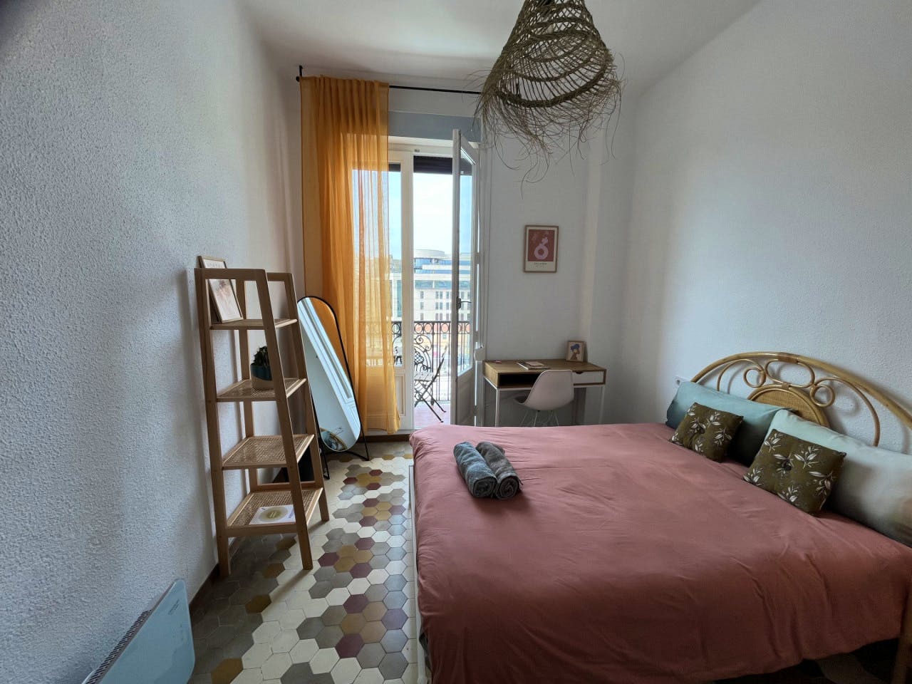 Vibrant Coliving Community for Digital Nomads in Central Valencia's L'Eixample