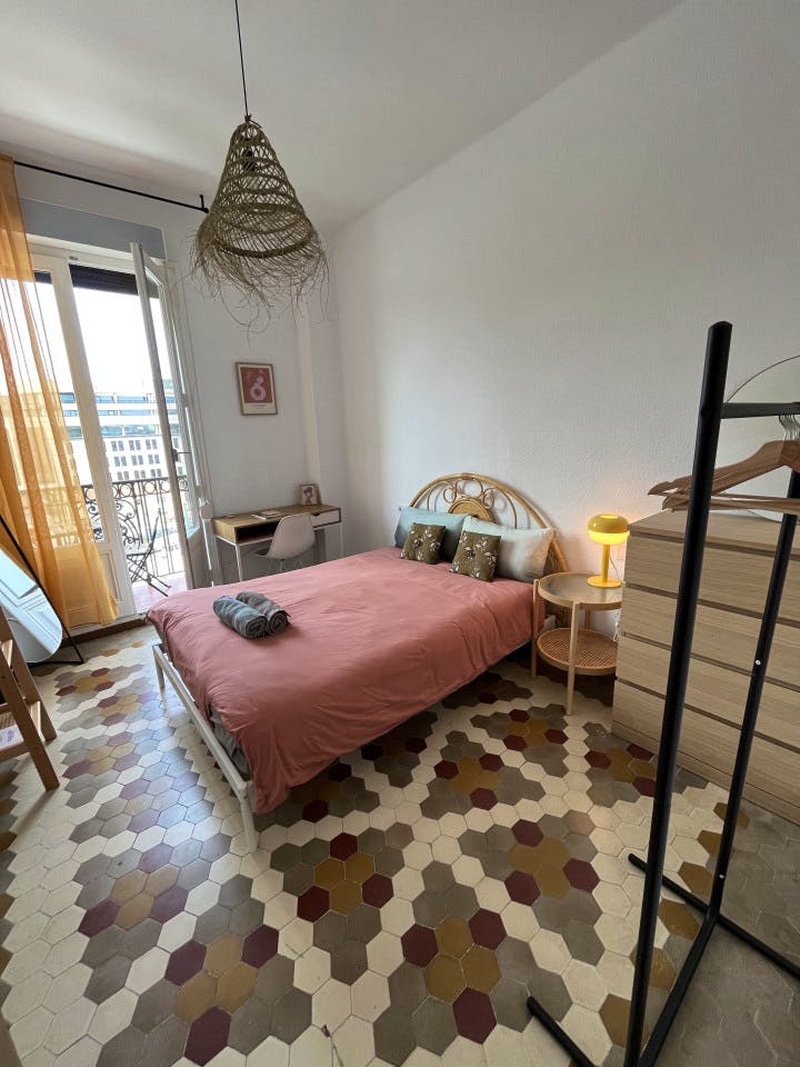 Vibrant Coliving Community for Digital Nomads in Central Valencia's L'Eixample