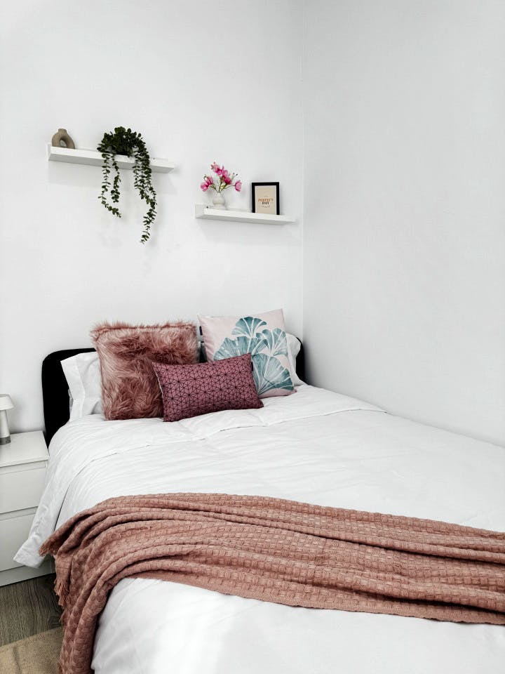 Spacious Coliving Apartment with Terrace in Vibrant Chamberí