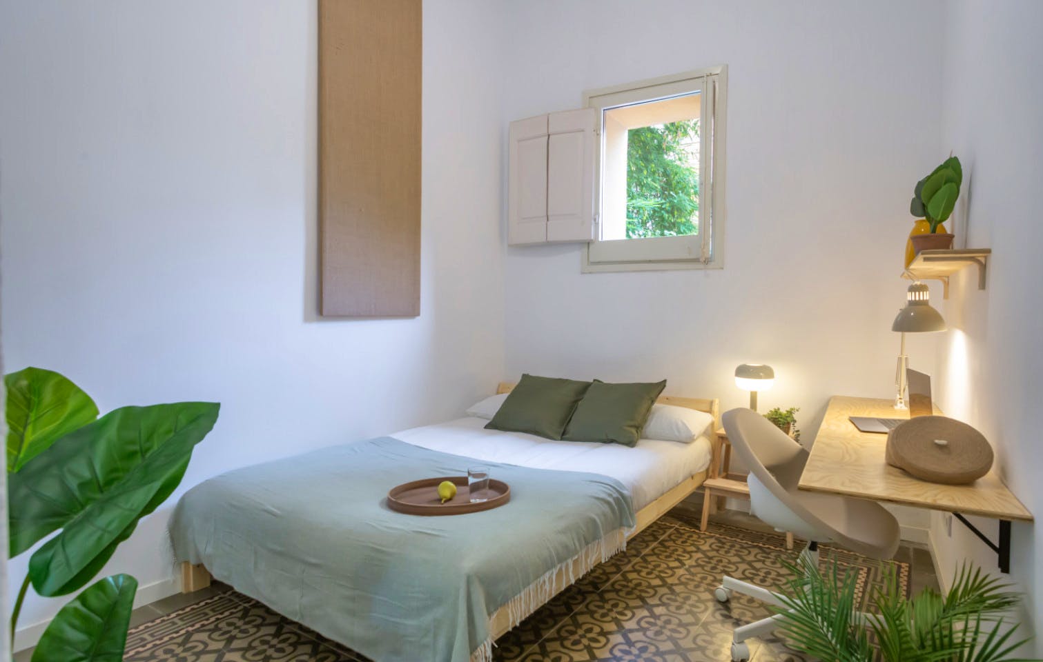 Spacious Designer Coliving Flat in Historic Ciutat Vella, Barcelona