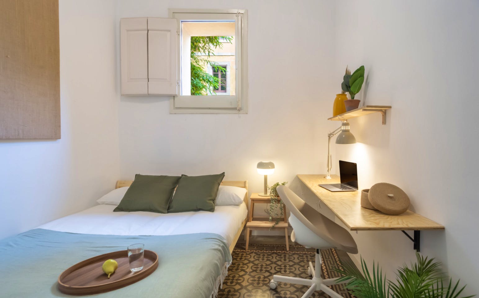 Spacious Designer Coliving Flat in Historic Ciutat Vella, Barcelona